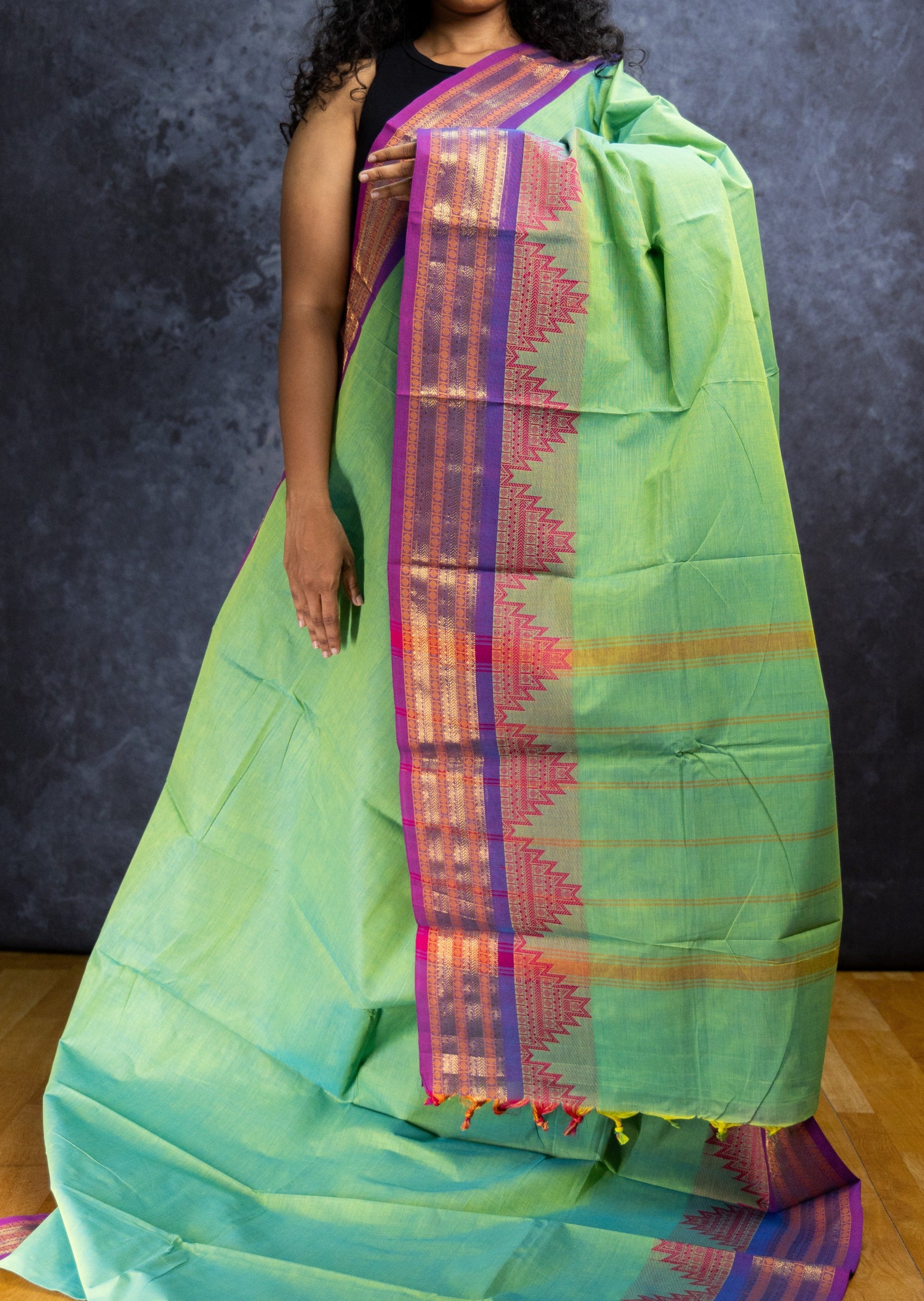 Parrot Green Thazhampoo Chettinadu Cotton Saree