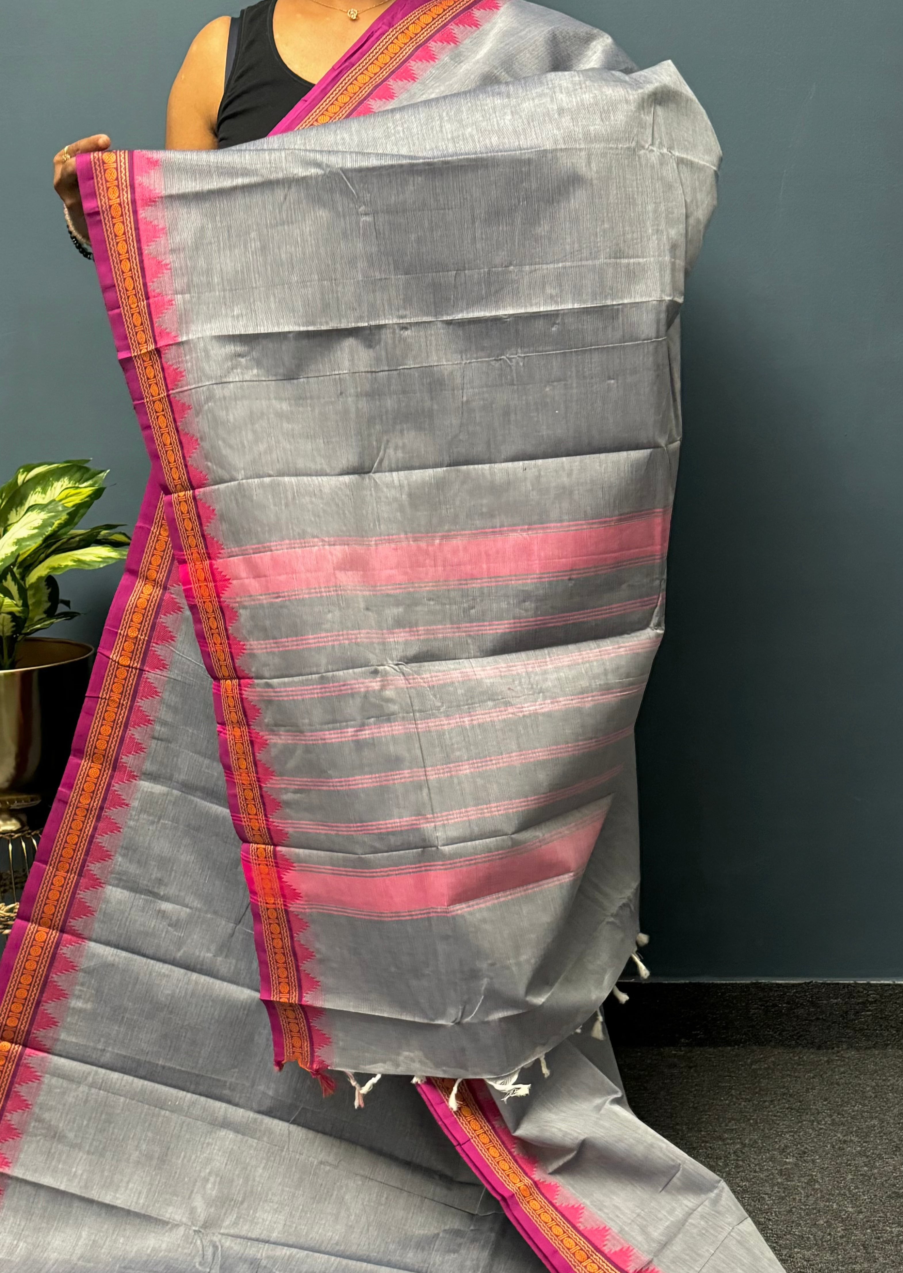 Grey Thazhampoo Chettinadu Cotton Saree