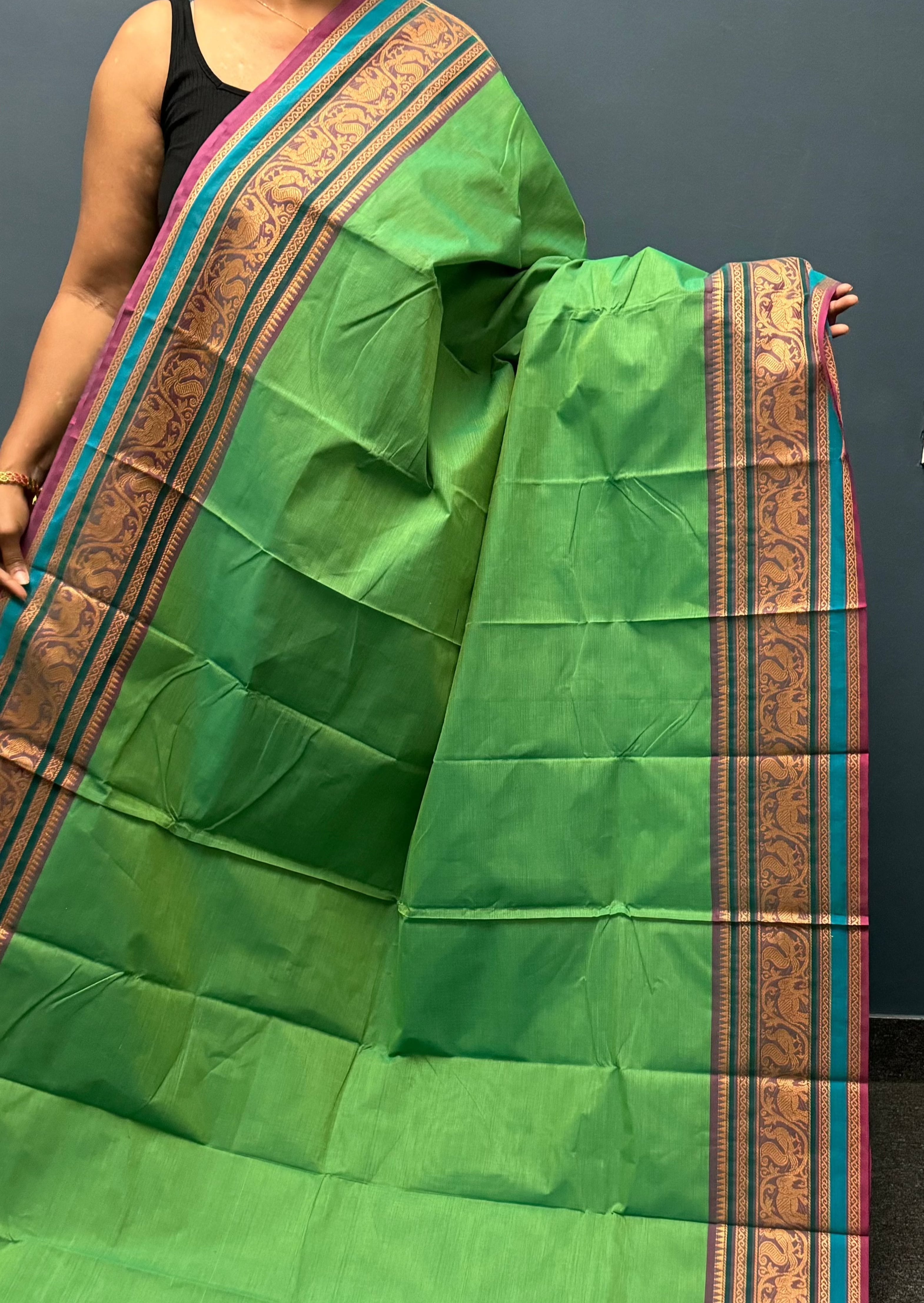 Parrot Green and Vanasingaram Border Chettinadu Cotton saree