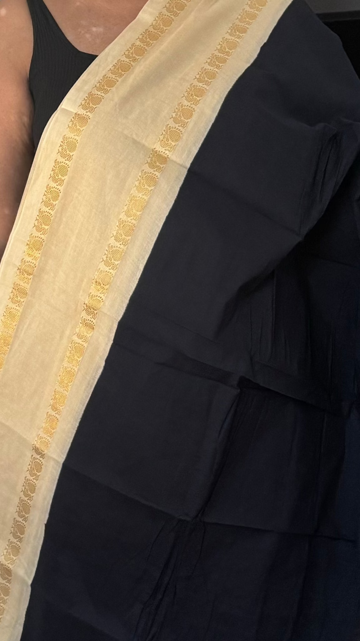 Black and off white retta pettu sungudi cotton saree