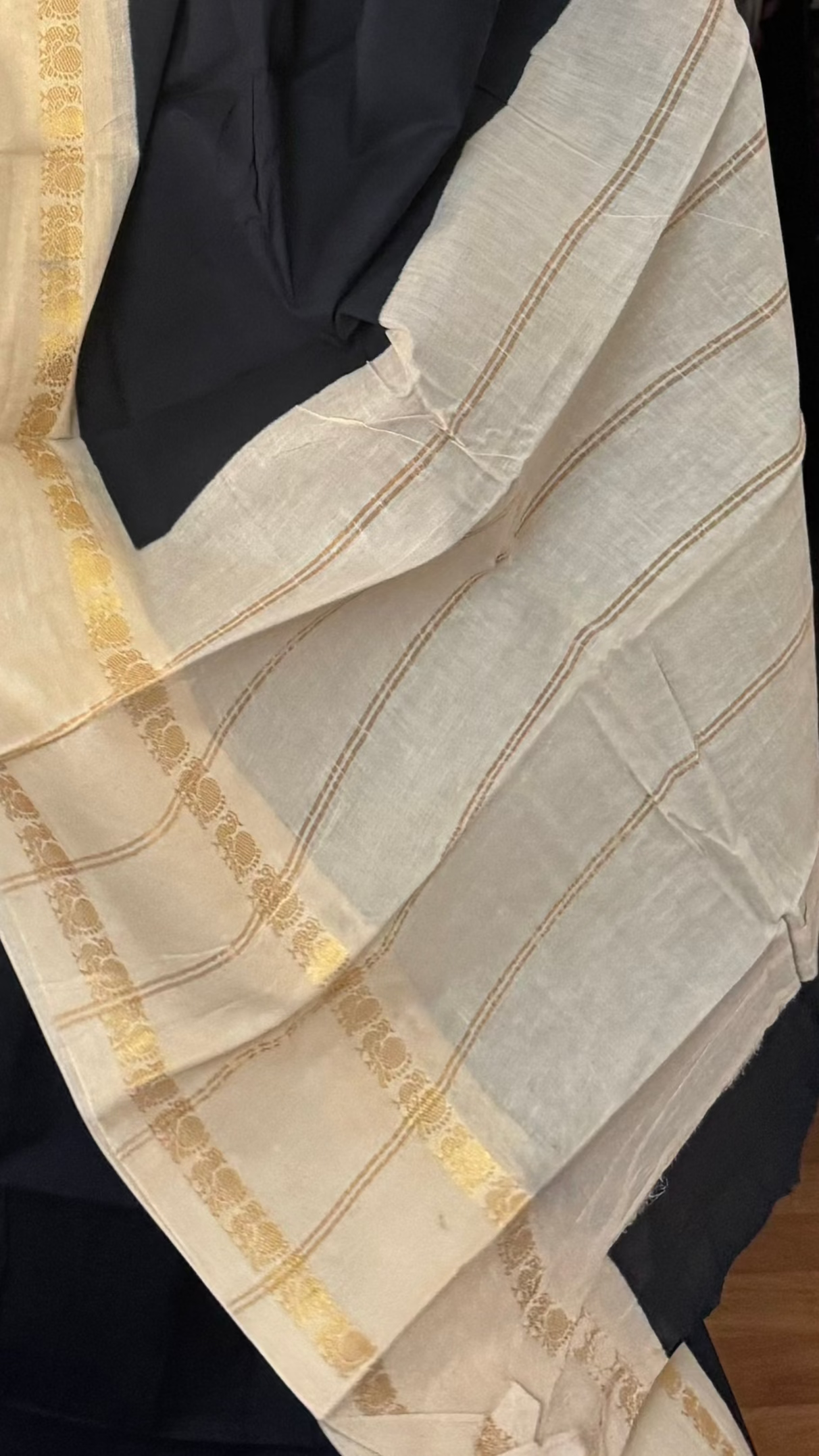 Black and off white retta pettu sungudi cotton saree